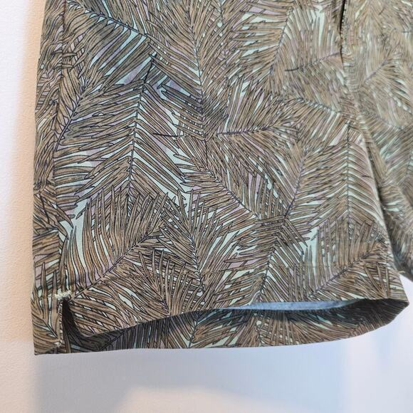 Lee midrise fit Women's Palm Tree Green Tropical Jungle Shorts 6" inseam size 10 - Picture 5 of 9